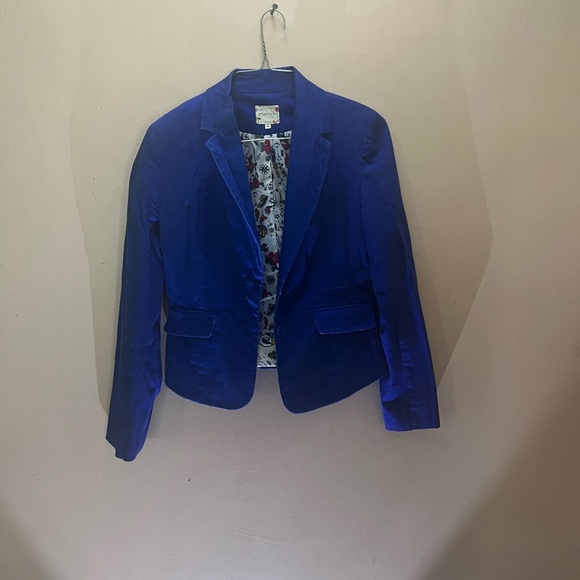 Woman size small blue blazer with designs - Picture 7 of 7